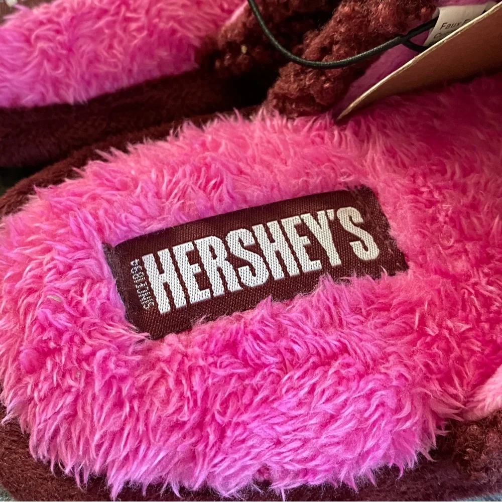 Hershey's‎ Cozy Slippers in Burgundy and White Girls Size 2-3 New